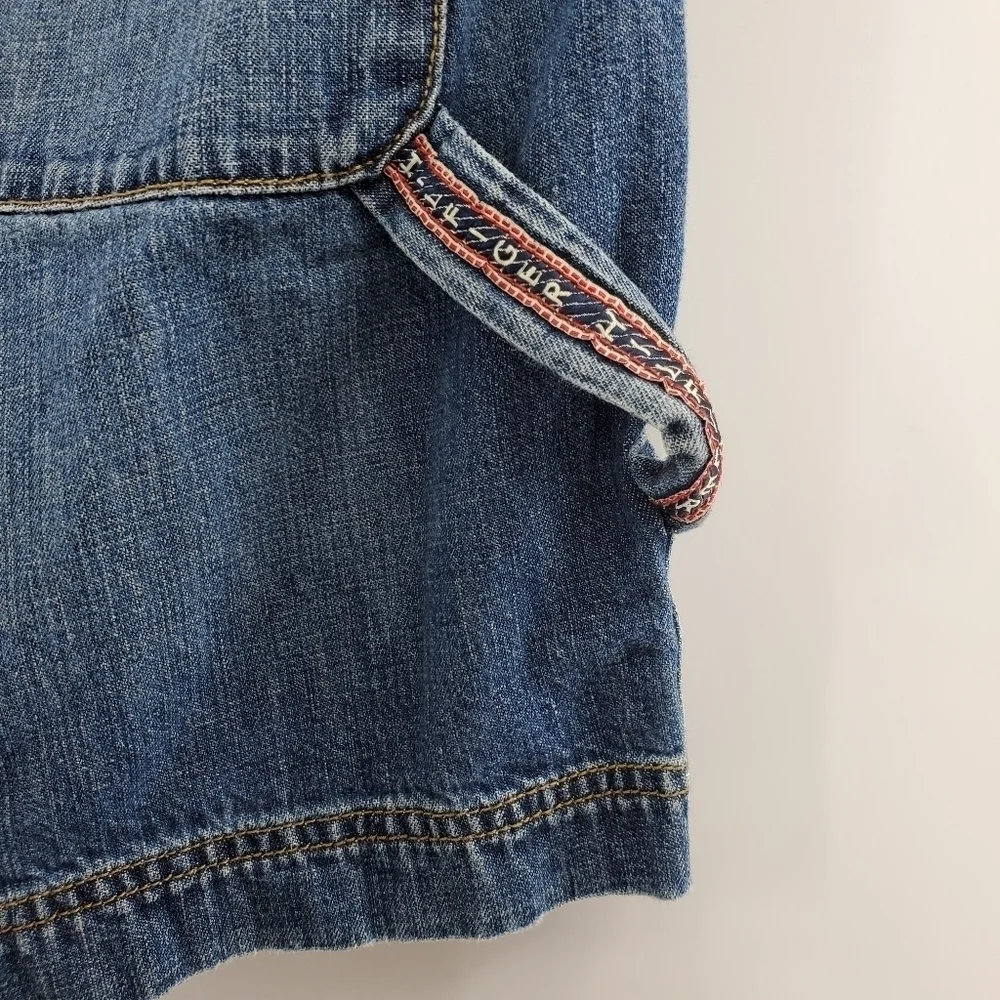 Tommy Hilfiger medium wash mid-rise jean shorts 8P